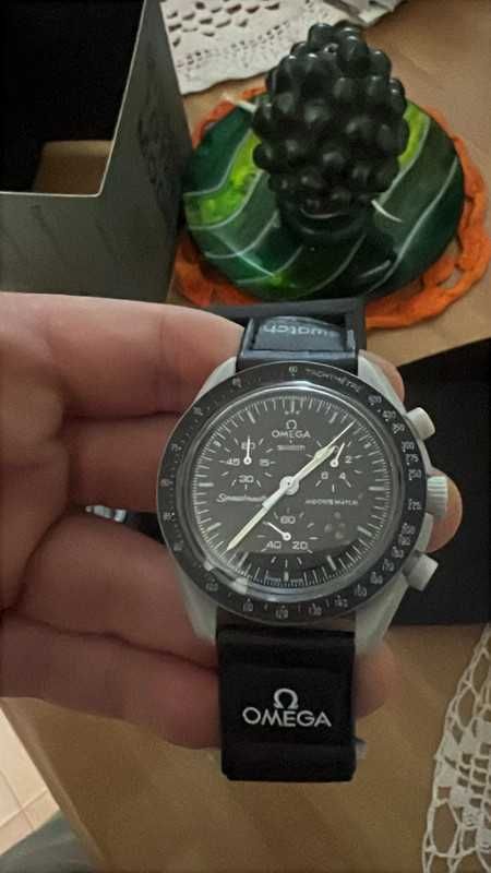 Moon Biocéramique SO33M100 – Omega x Swatch Limitowany Model