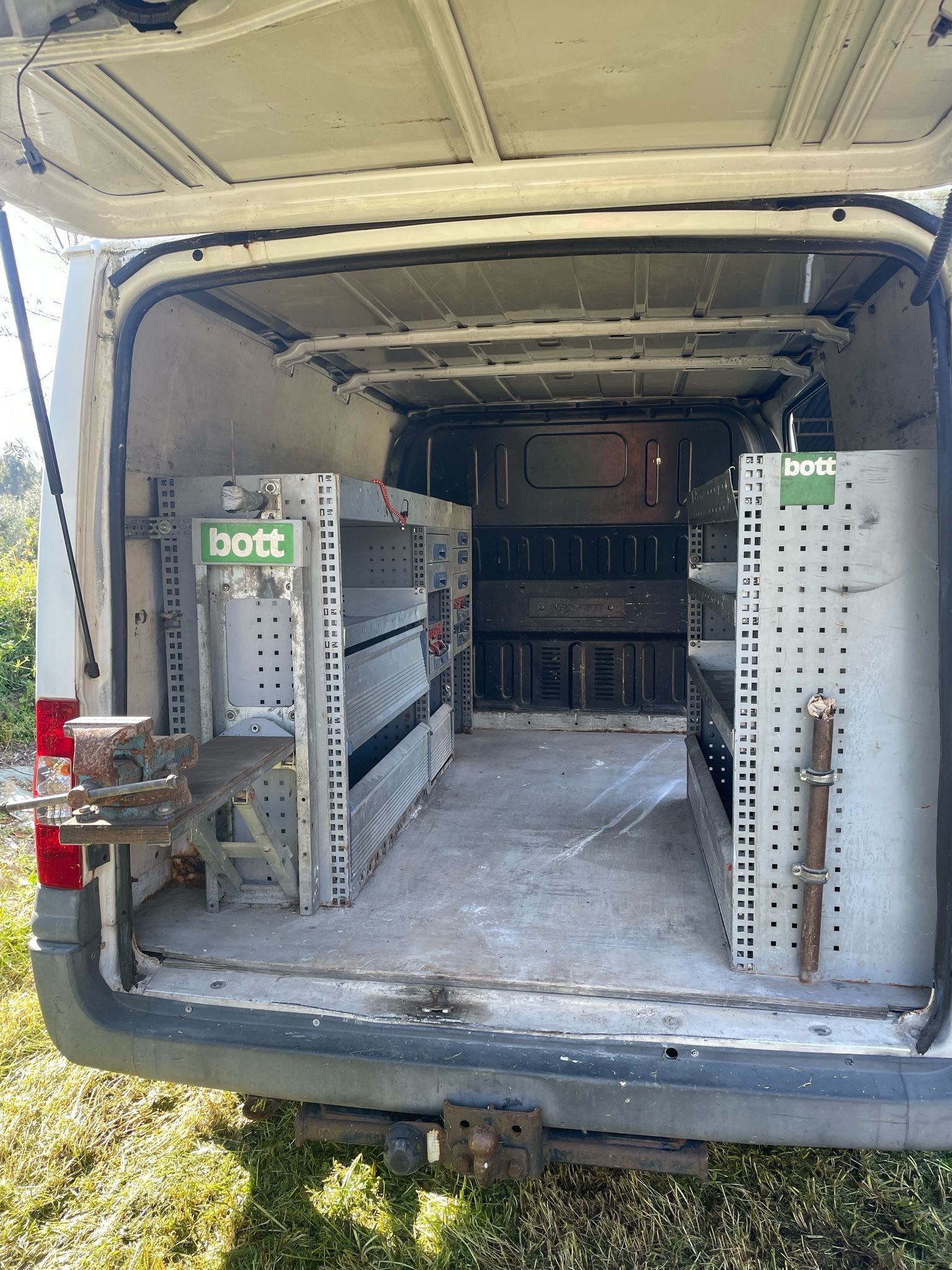 Ford Transit 2.2 à venda – carrinha de trabalho