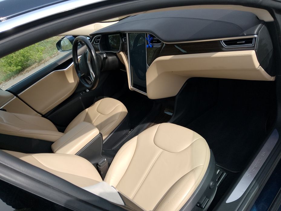 Tesla Model S 85D