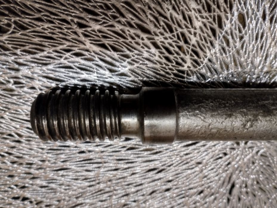 Буксировочный крюк Мерседес.