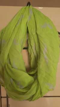Świetny zielony szalik