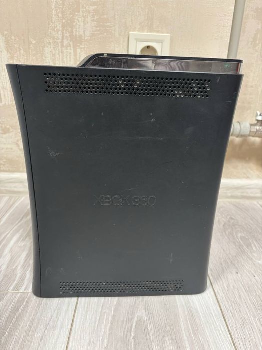 Продам Xbox360 срочно!!!