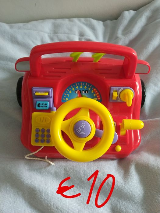 Vários brinquedos de criança