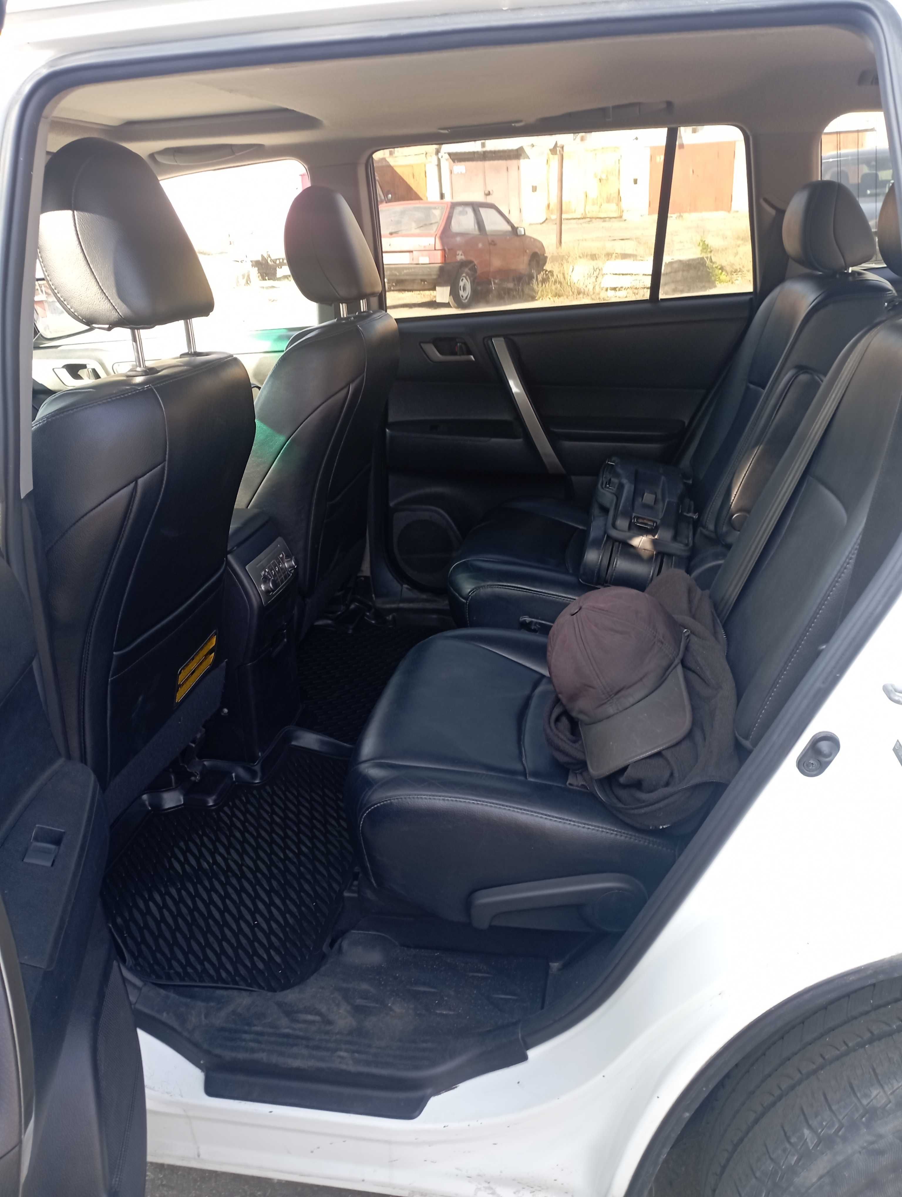 Продам или поменяю на недвижимость Toyota Highlander 2013