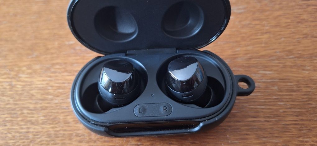 Słuchawki Samsung Galaxy Buds+ z dodatkowym etui