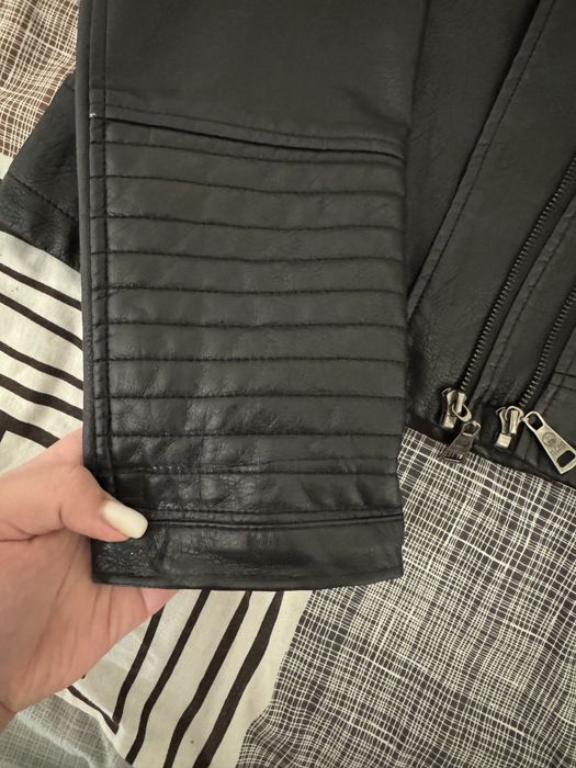 Косуха жіноча в гарному стані