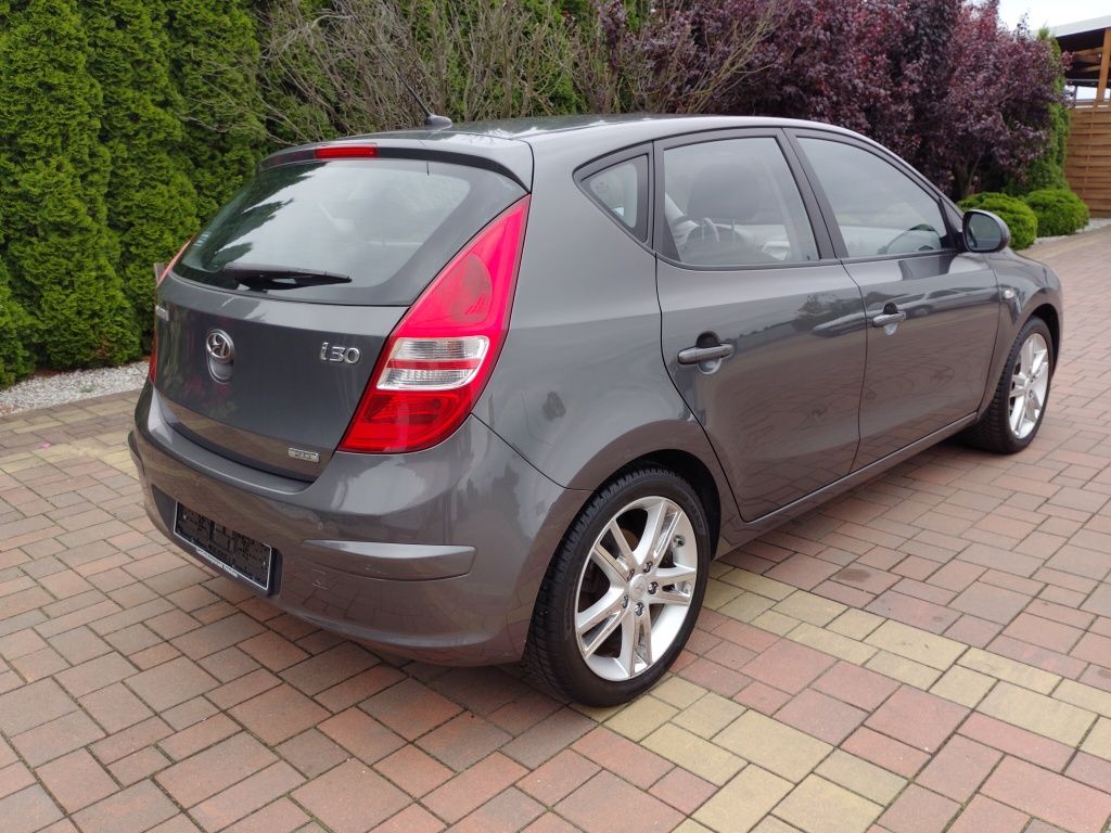 Hyundai i30 2008r 2,0i 143KM 181.000km Skóry Tempomat Klimatronik z DE