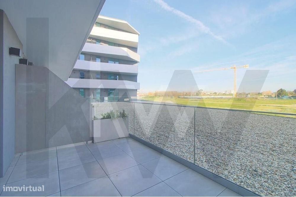 Apartamento T0+1 Novo com terraço e lugar de garagem em zona nobre da