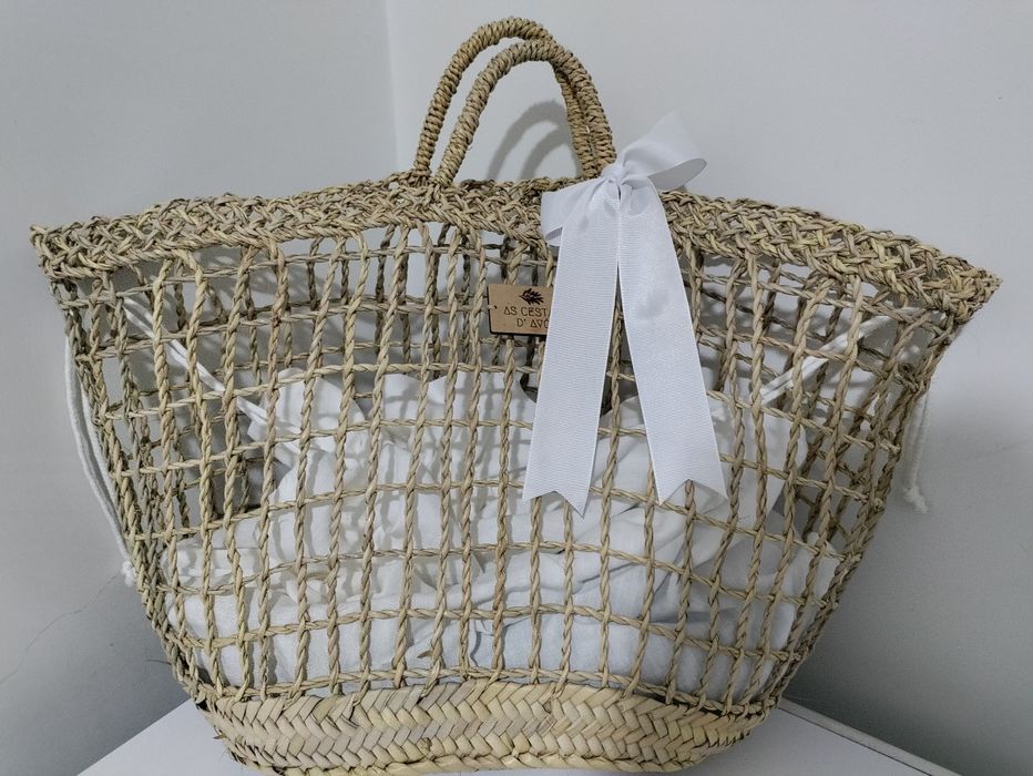 Cesta com saco de linho