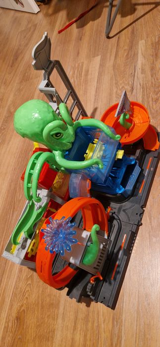 Hot Wheels City Megamyjnia Atak Ośmiornicy