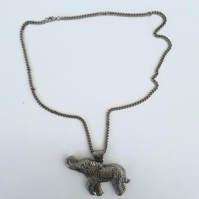 Łańcuszek z wisiorkiem "słoń". Warszawa