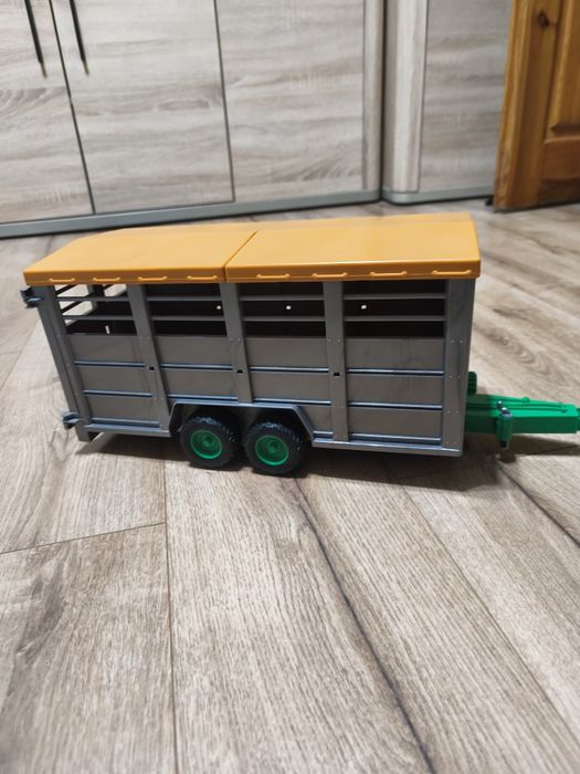 Przyczepa do przewozu zwierząt bruder 02227