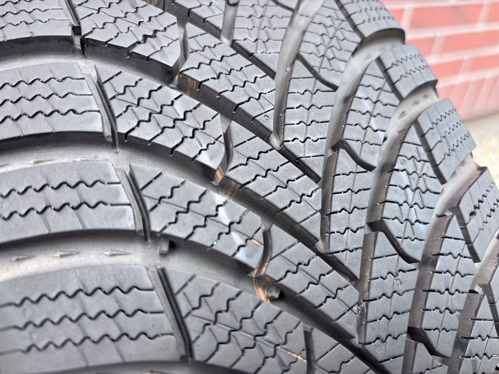 Komplet zimowe Semperit Speed-Grip 5 205/60 R16 rok 2024 8-8,5mm
