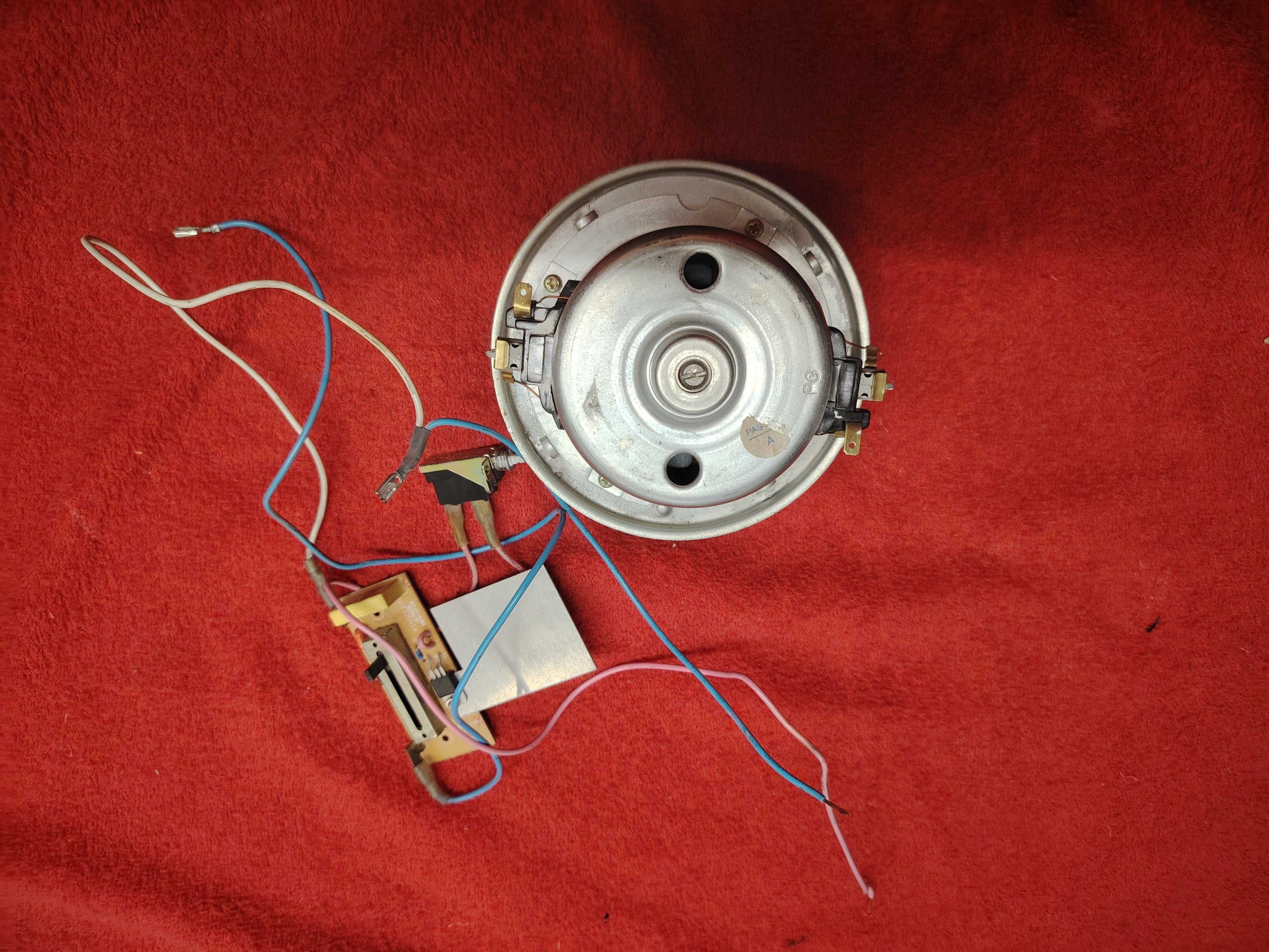 Motor aspirador  UFESA 1500 W
