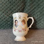 Kolekcjonerski porcelanowy kubek upamiętniający ślub.