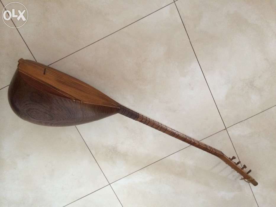 Saz instrument muzyczny ma ok.50 lat