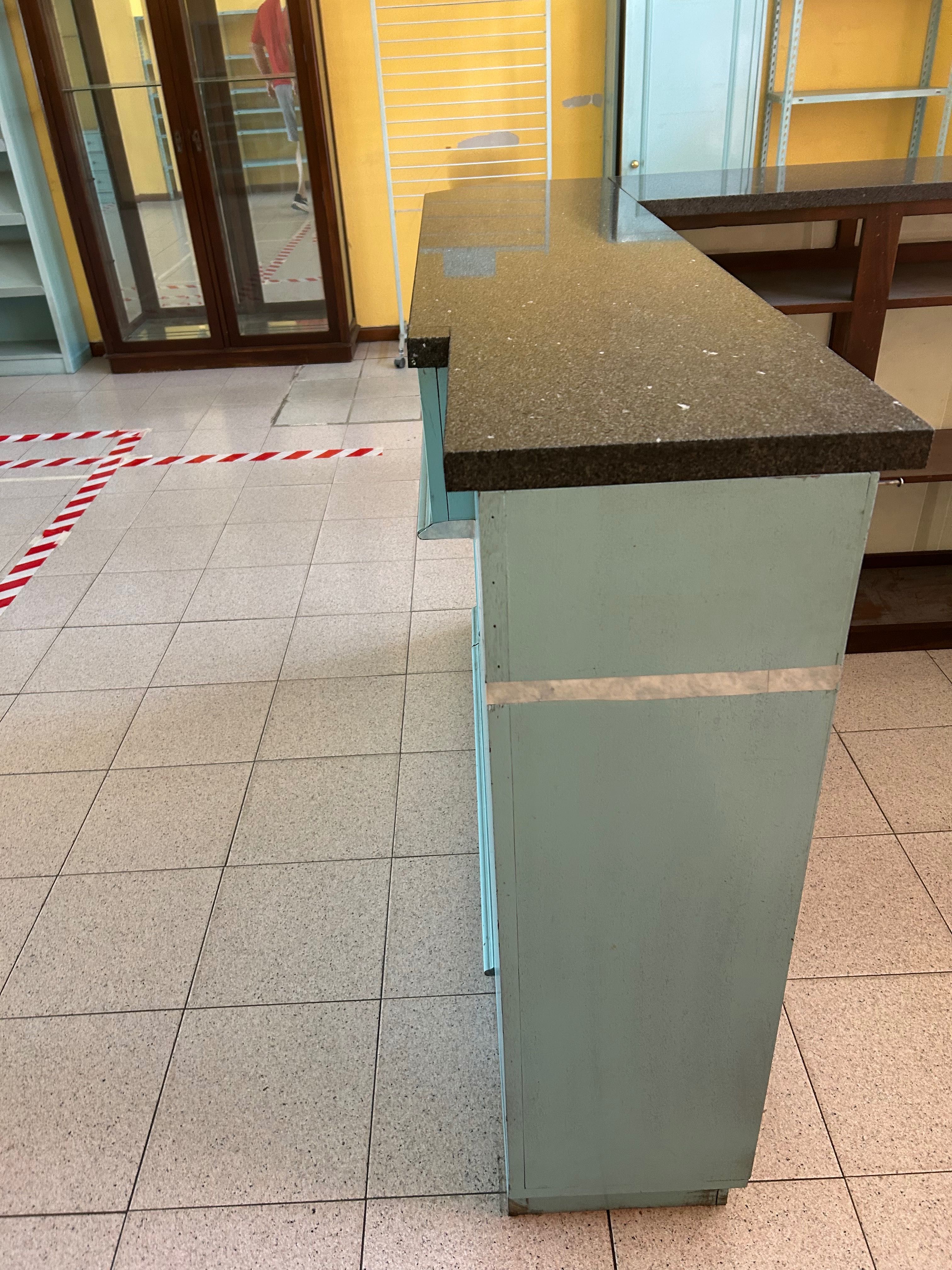 Balcão forma L. 1,73mx1,68m em 2 módulos 2 pedras granito amovível