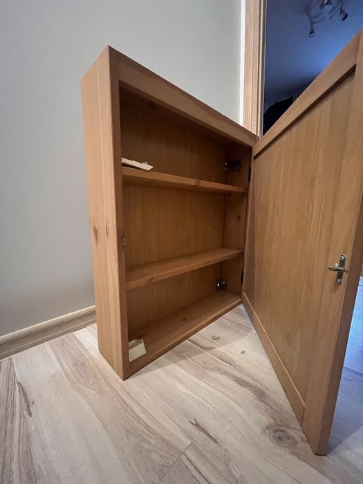 Szafka łazienkowa z lustrem