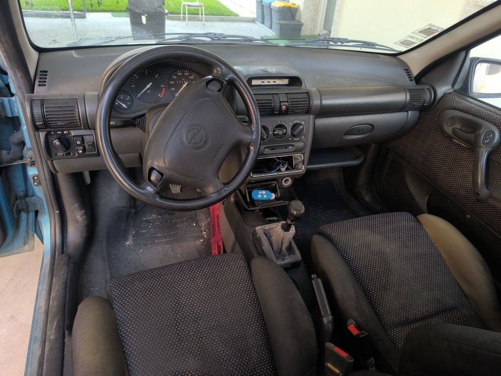 Opel corsa b ( com avaria )
