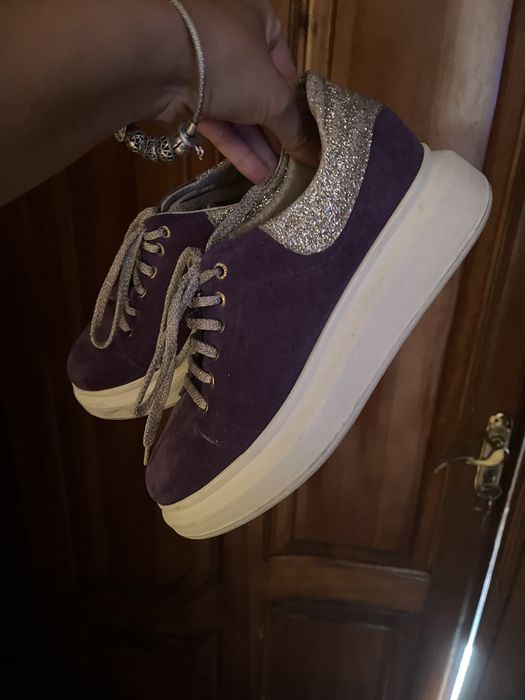 Кроссовки женские