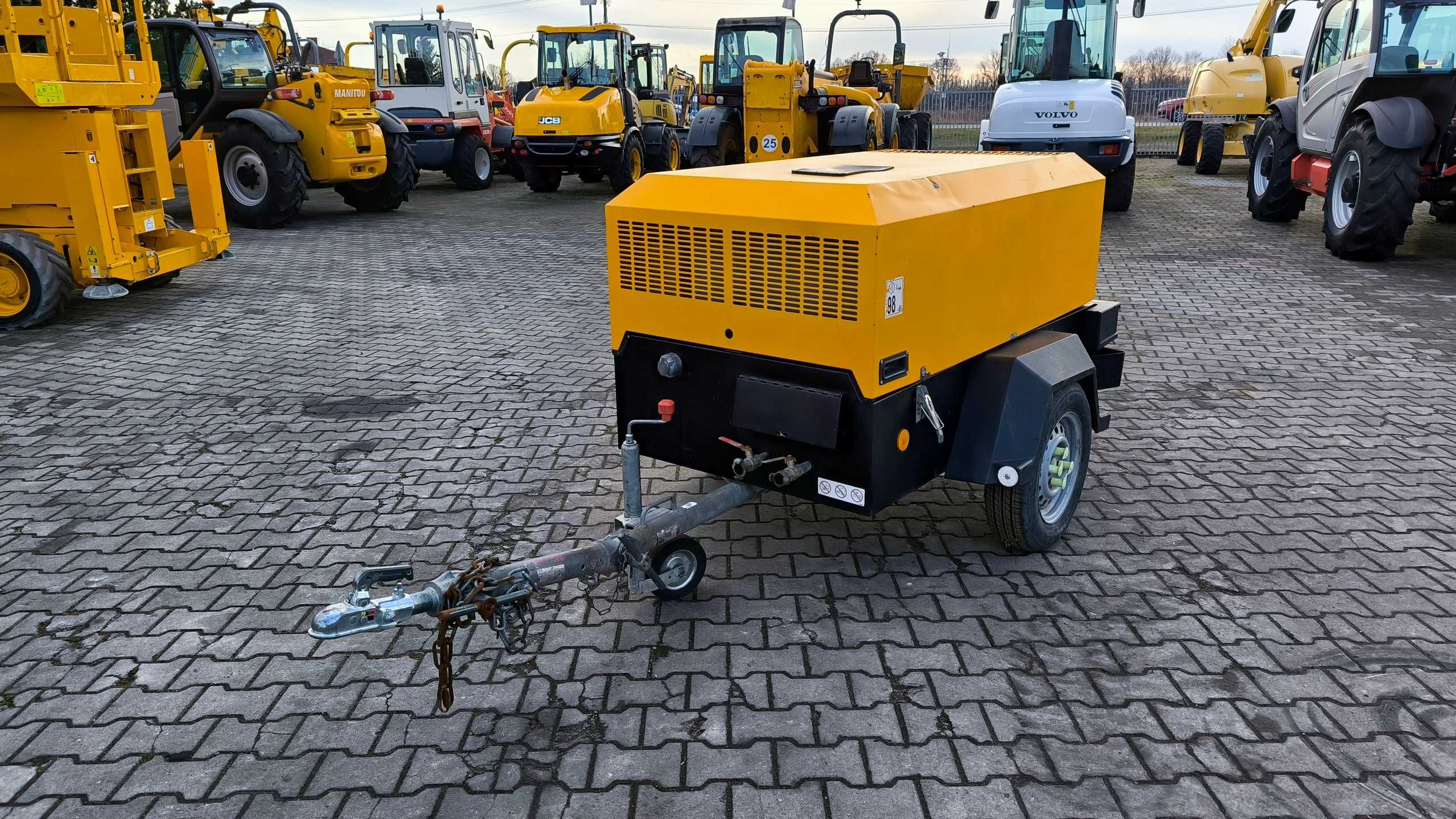 Kompresor śrubowy Doosan 731 E rok 2011 cena 22900 netto po serwisie