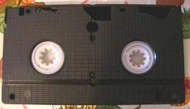 Видеокассеты с фильмами на видеомагнитофон.