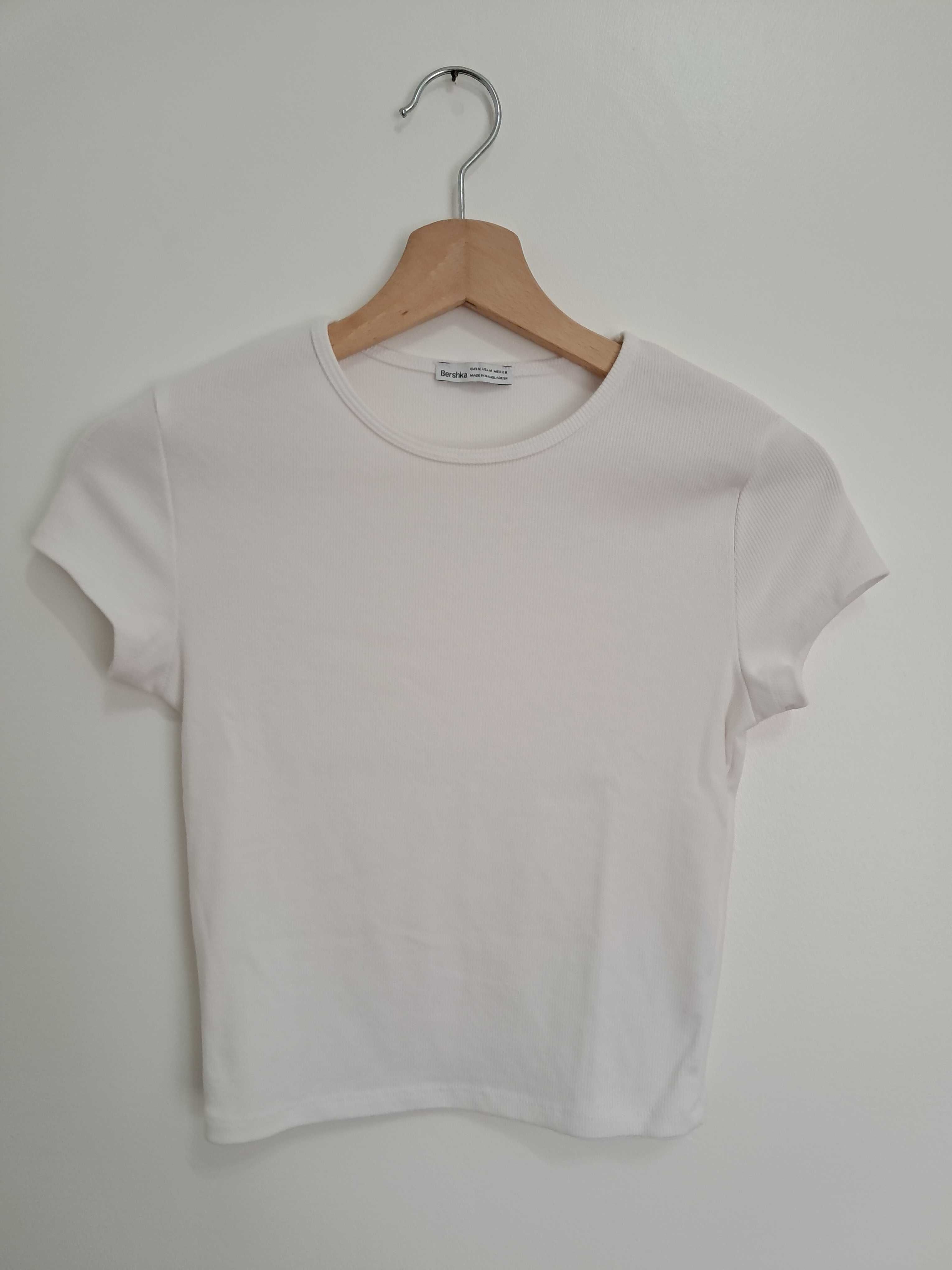 T-shirt branca canelada curta Bershka tamanho M