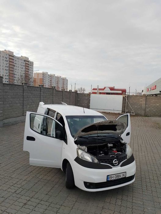 Продам Nissan NV200