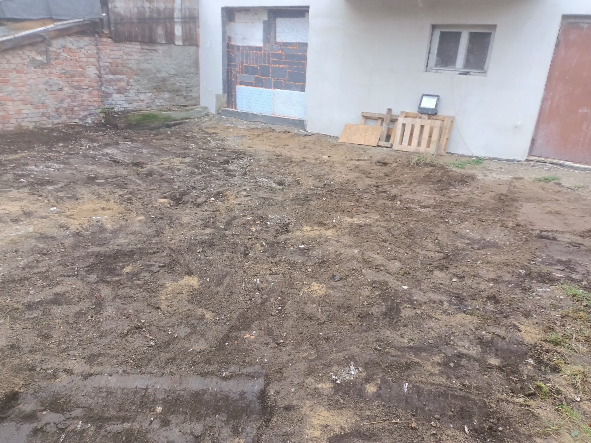 wywóz gruzu ziemi, piasku, materiałów sypkich wyburzenia i rozbiórki