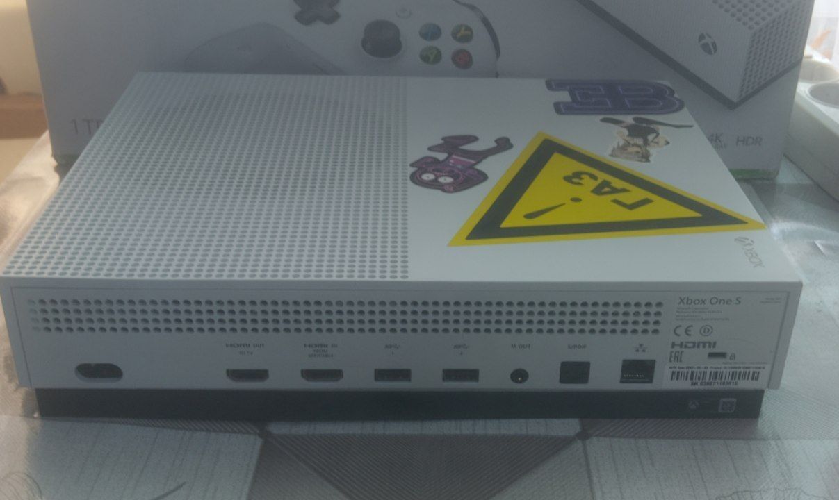 !!СРОЧНО Xbox one s 1-тb. СРОЧНО!!