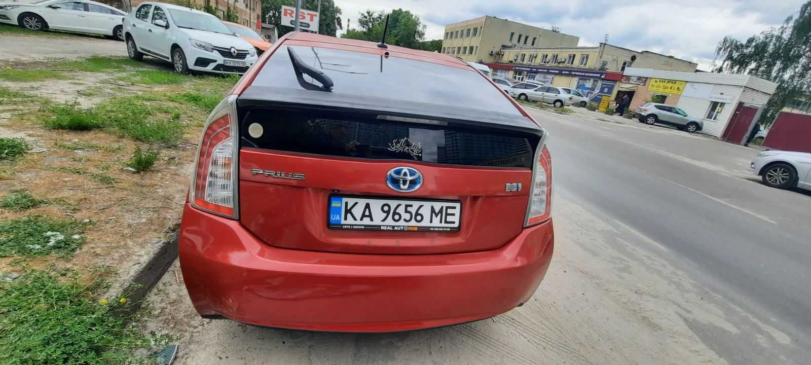 Авто компанії в оренду з правом викупу Toyota Prius 2012