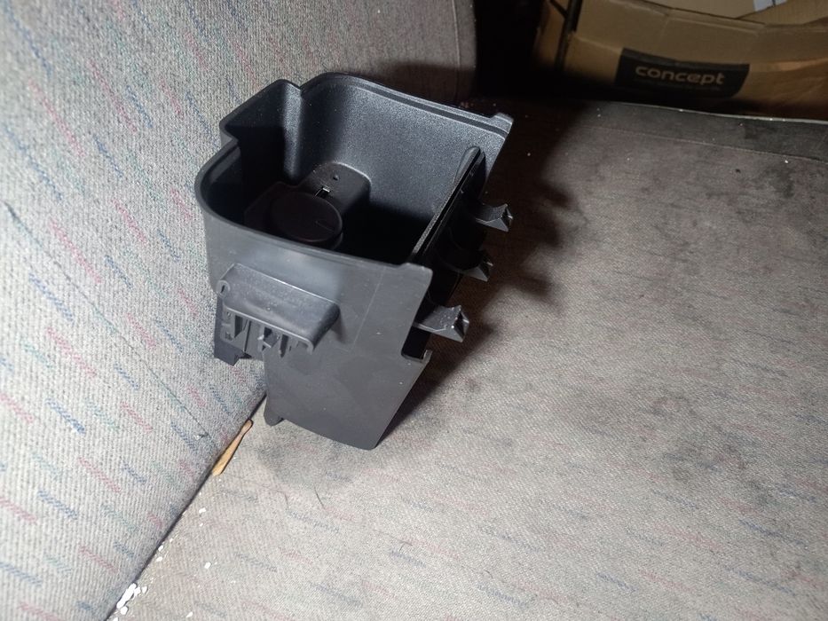 Schowek czytnik karty gniazdo USB Opel Astra J oryg kpl gwarancja