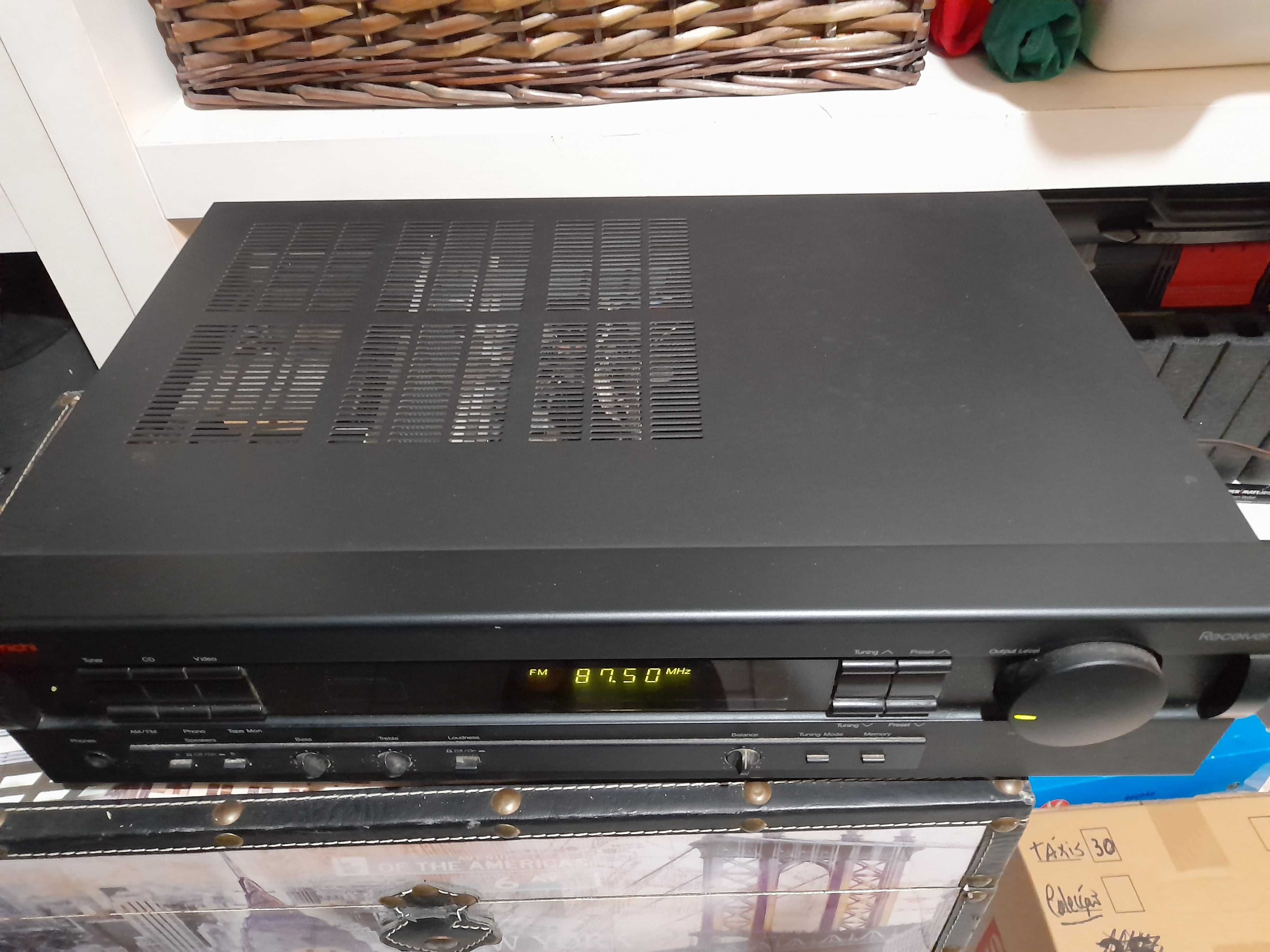 Amplificador NAKAmichi RECEIVER 3 usado, a funcionar e em bom estado.