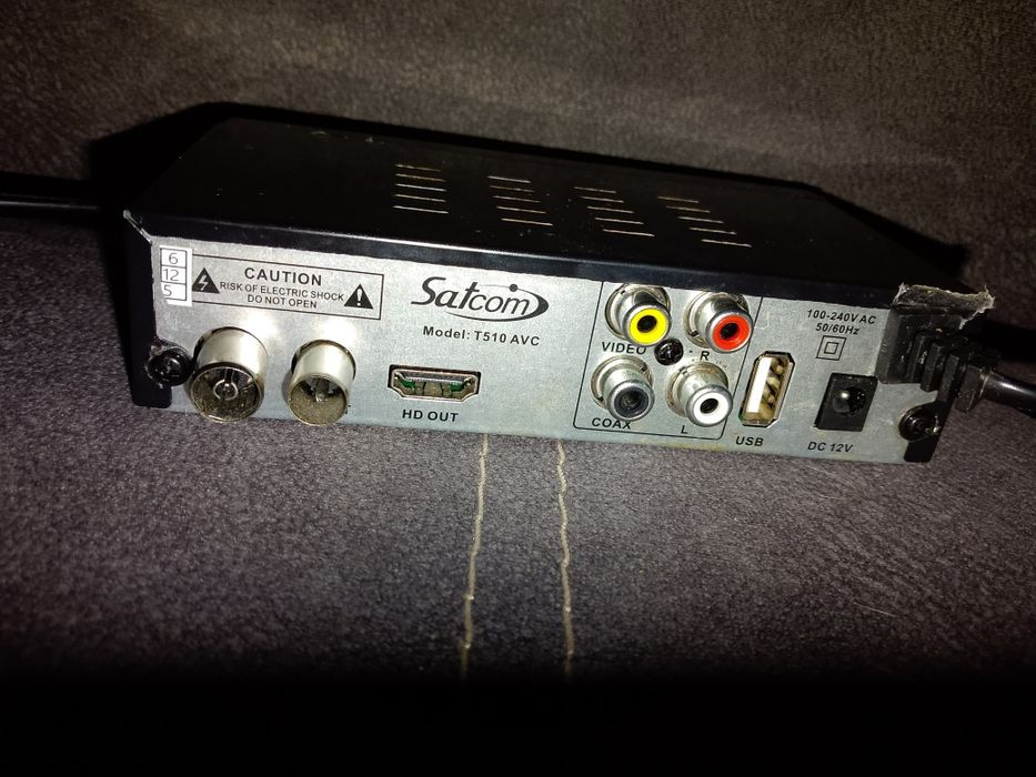 Продам тюнер т 2 на запчасти или под восстановления