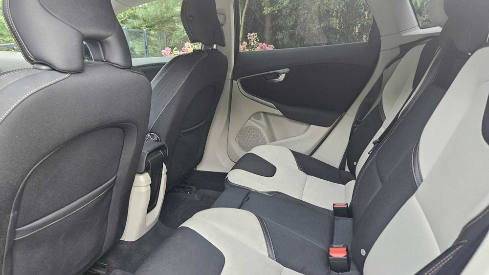 Volvo V40 Cross Country - mocny silnik!