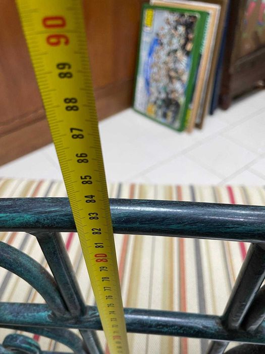 Banco artistico em ferro com almofada