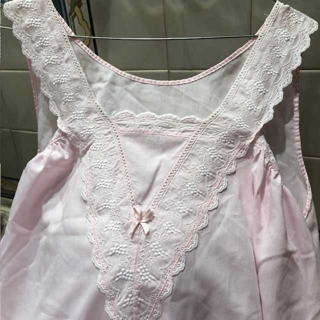 Graciosa camisa dormir rosa com bordado inglês