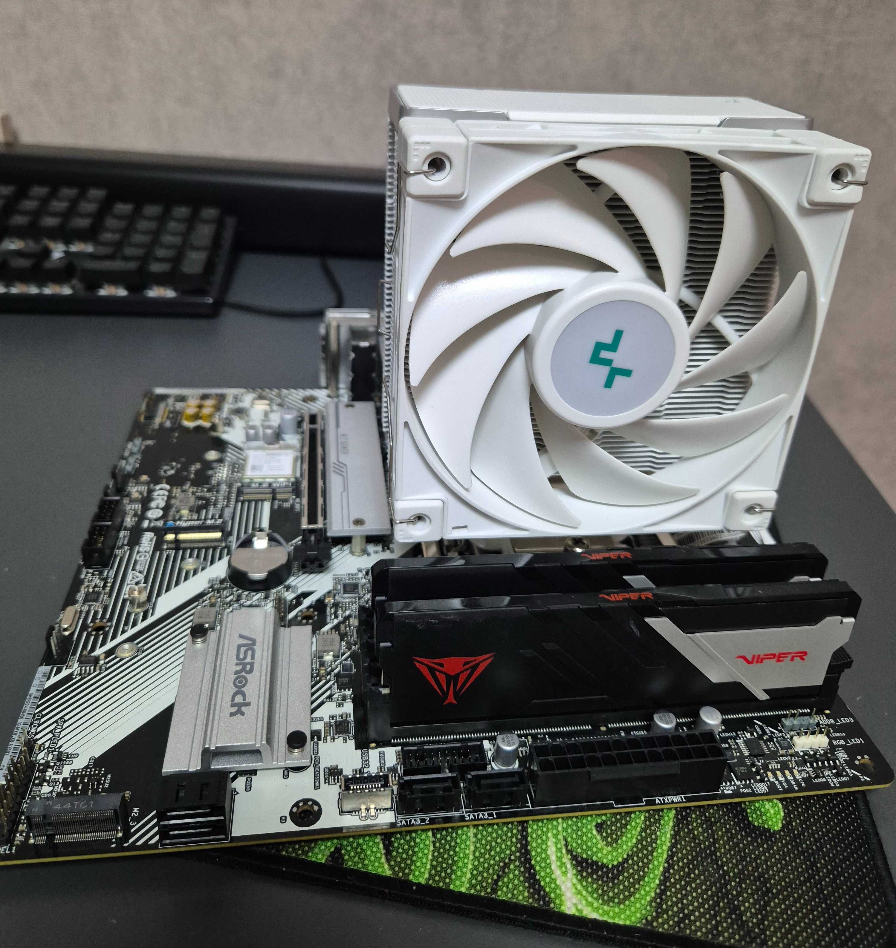 Продам комплект ASRock A620M PRO RS WIFI R5 7600 + 32 GB DDR5