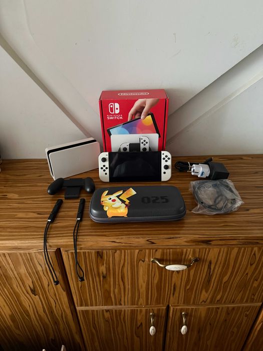 Konsola Nintendo Switch OLED + Etui + Akcesoria - Oryginalne pudełko