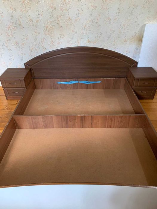 Двоспальне ліжко