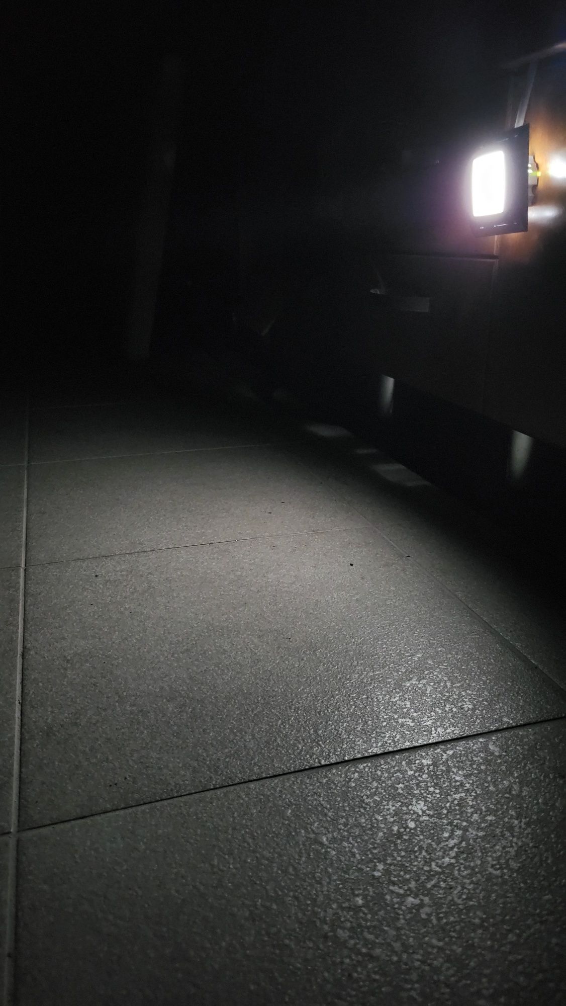 Lampka oświetlenie korytarzy schodów 4szt. Kontakt Simon MSI piktogram