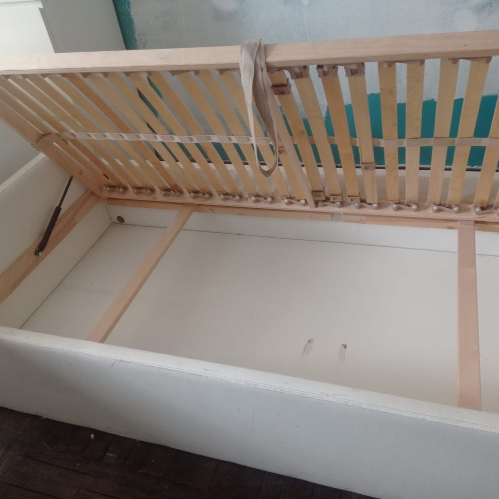 Oddam za darmo solidne łóżko bez materaca. 90x200