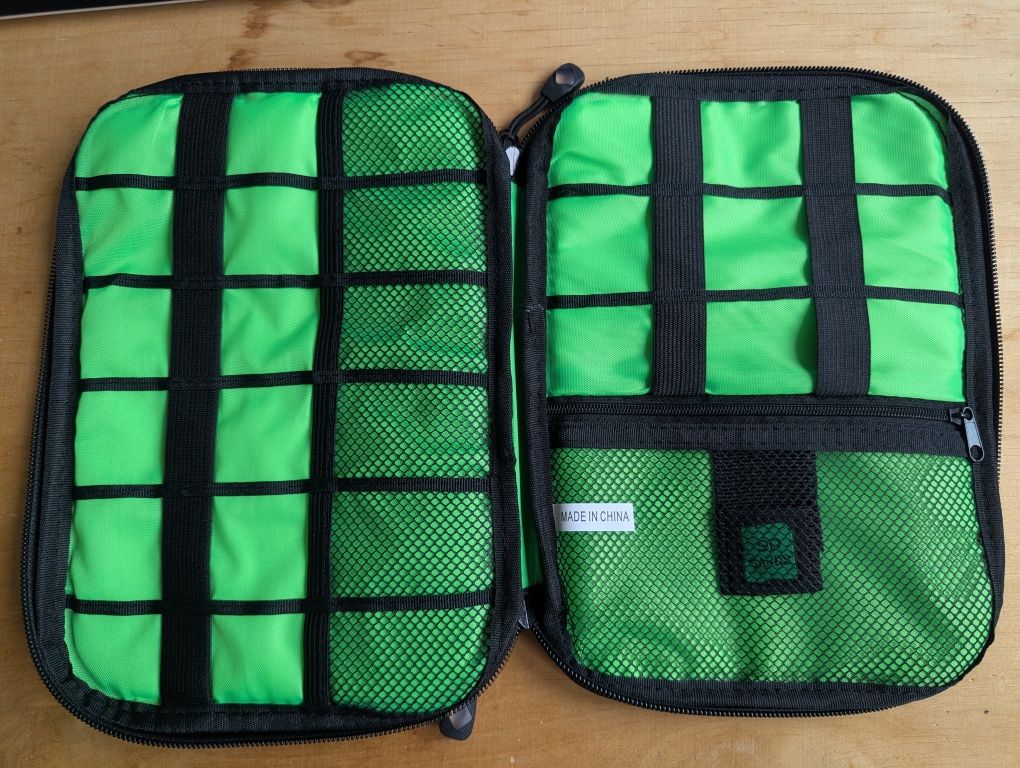 Organizer na kable, ładowarki, słuchawki, akcesoria elektroniczne
