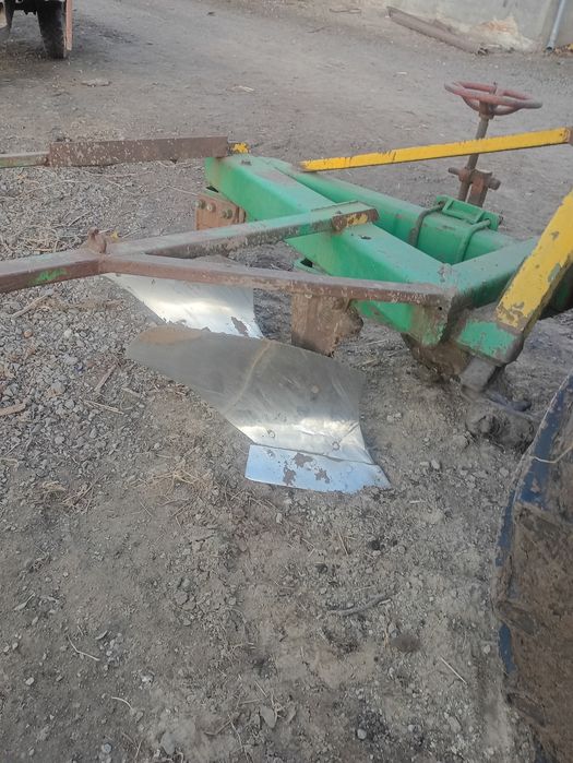 Продам плуг на два корпуси добре оре