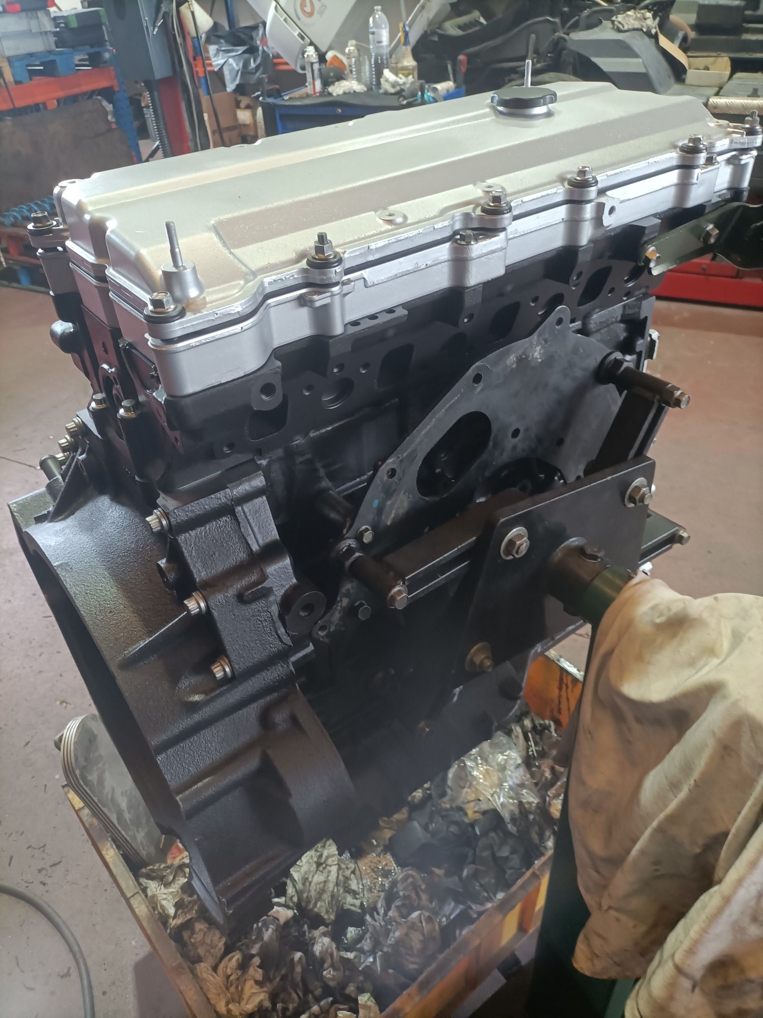 Motor Isuzu 4hk1