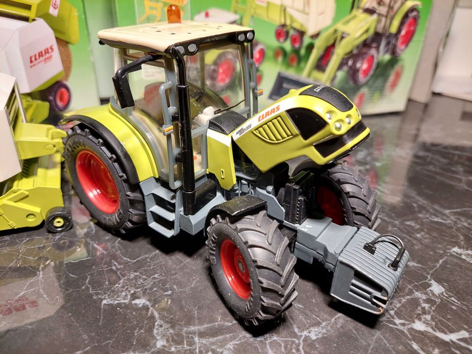 Siku Ciągnik Claas 697 ATZ Prasa Claas Rollant 250 1:32