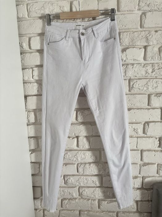Białe elastyczne spodnie skinny XS S