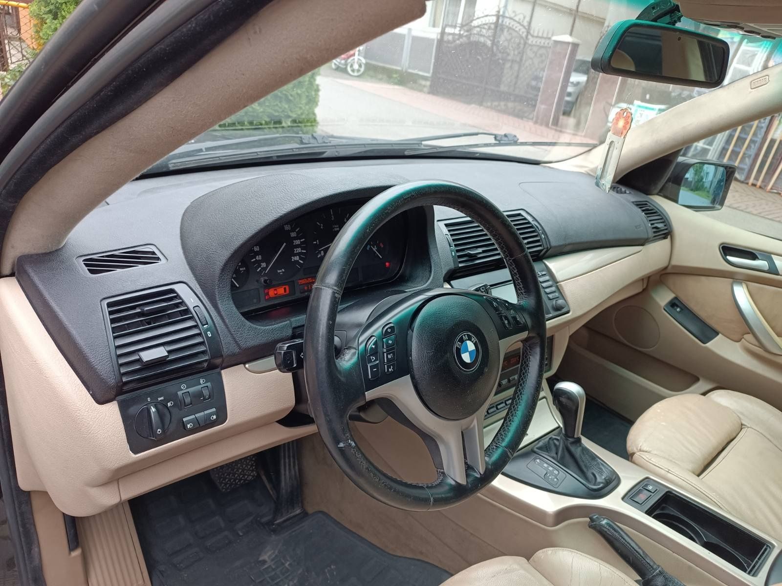 Продам BMW X5 в хорошому стані...