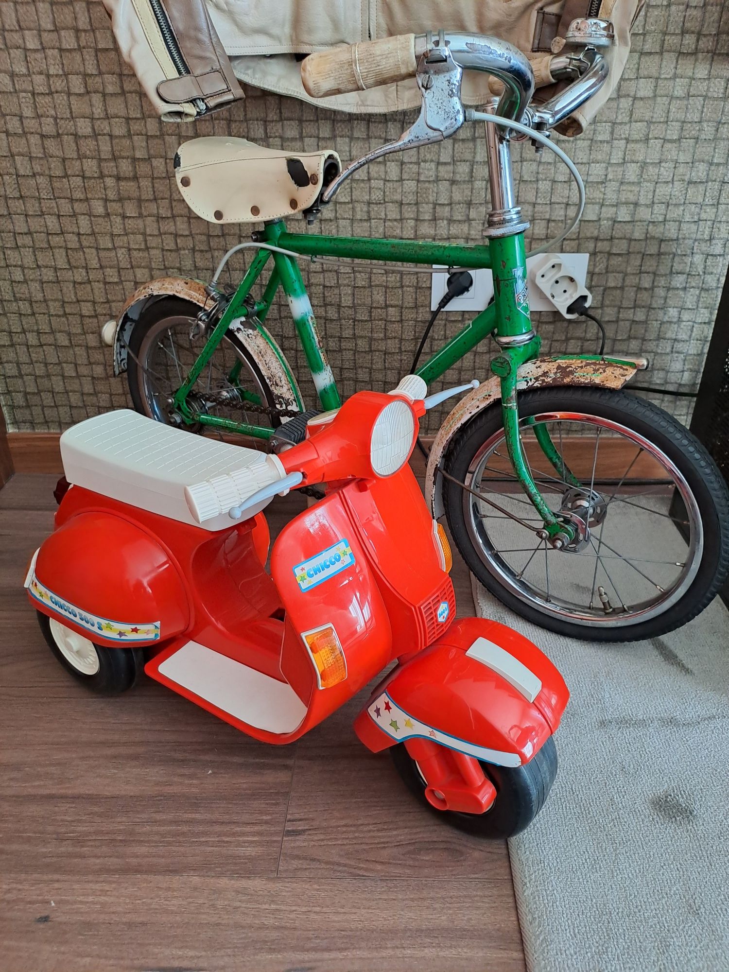 Brinquedo Chicco VESPA 500 S - RARO!