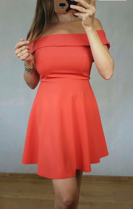 Koralowa wizytowa sukienka S, gołe ramiona